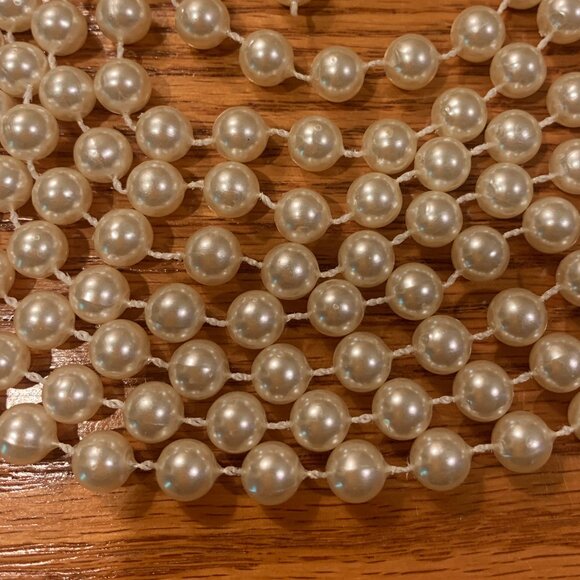 9 FEET STRAND OF PEARL LOOK BEADED CHRISTMAS GARLAND, LIKE NEW - Picture 2 of 2